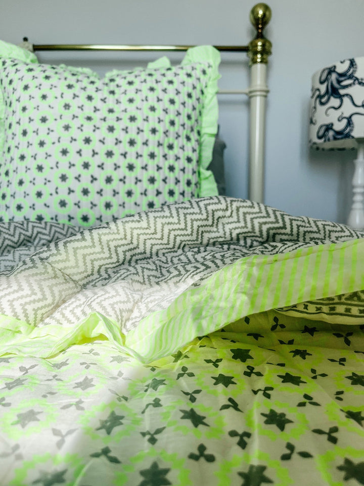 Block Print Heirloom Quilt | Malati Neon - Bombaby