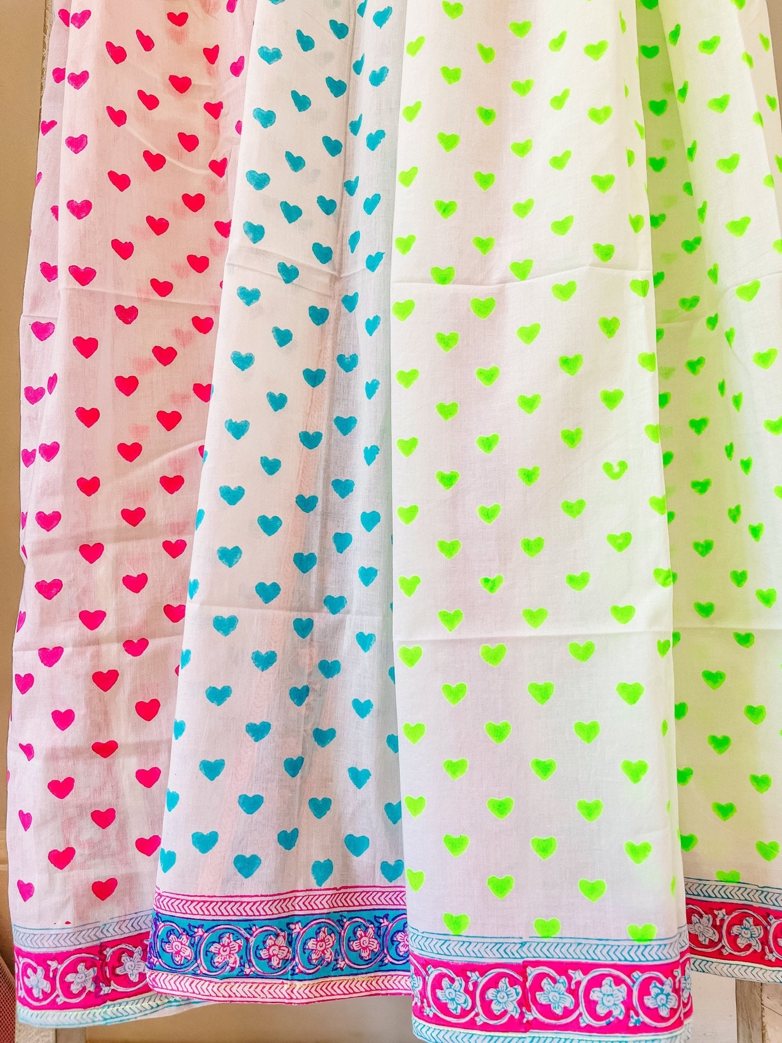 Block Print Scarf XL | Neon Pink Hearts - Bombaby